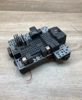 Volvo XC70 Fuse module 8645411 8645410