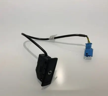 Mercedes-Benz C W204 AUX in-socket connector A1728200815 1728200815