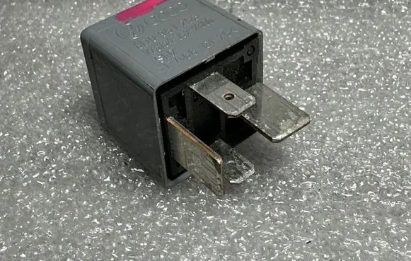 Audi Q7 4L Other relay 8D0951253