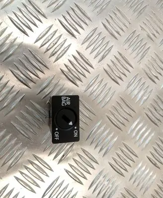 Passenger airbag on/off switch