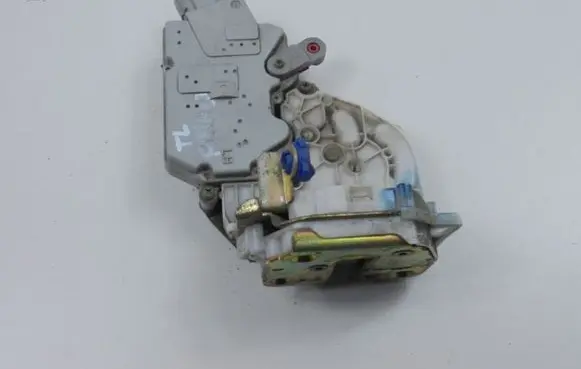 Nissan Primera Rear door lock