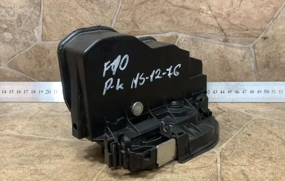 BMW 5 F10 F11 Coupe door lock (next to the handle) 7202145
