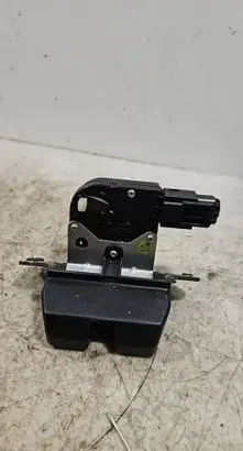 Loading door lock