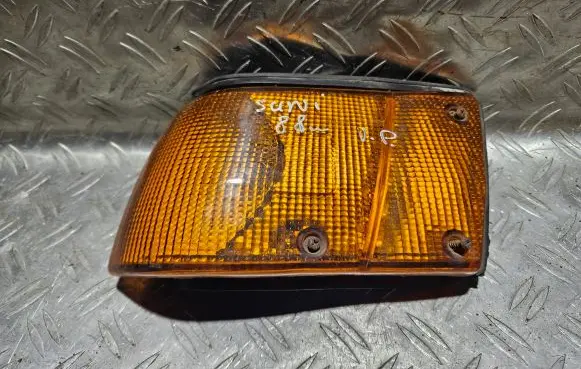 Nissan Sunny Front indicator light 011709 015185