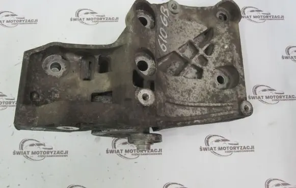 Opel Insignia A Generator/alternator bracket 55562864
