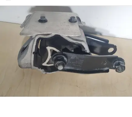 Volvo XC70 Engine mount bracket 6G926P082AB 30671219 3611
