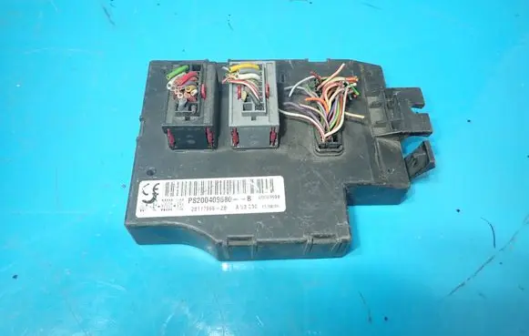 Renault Trafic II (X83) Comfort/convenience module P8200409680 00003694 281179662B
