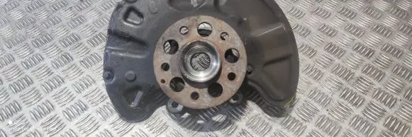 Mercedes-Benz E W212 Front wheel hub A2044211120