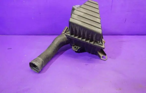 Volkswagen Fox Air filter box 5Z0129607G