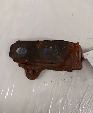 Nissan Note (E11) Radiator mount bracket 