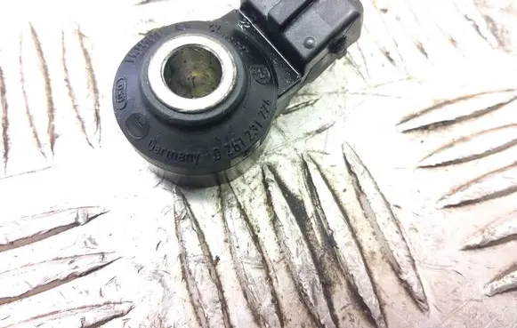 BMW 2 F22 F23 Detonation knock sensor 7636937