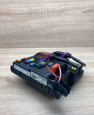Volvo XC70 Fuse module 30728512 05W361 28017881