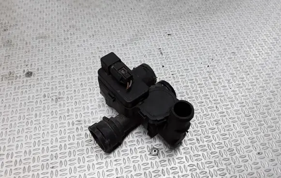 Mercedes-Benz E W211 Coolant heater control valve A2118320084