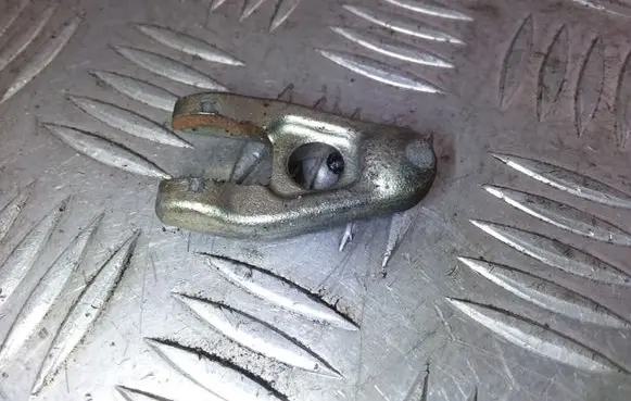 Renault Scenic II - Grand scenic II Fuel Injector clamp holder