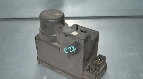 Mercedes-Benz C W202 Central locking vacuum pump 2028000848