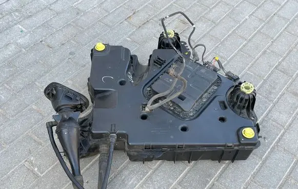 Peugeot Traveller AdBlue liquid reservoir P1001375 P1001427