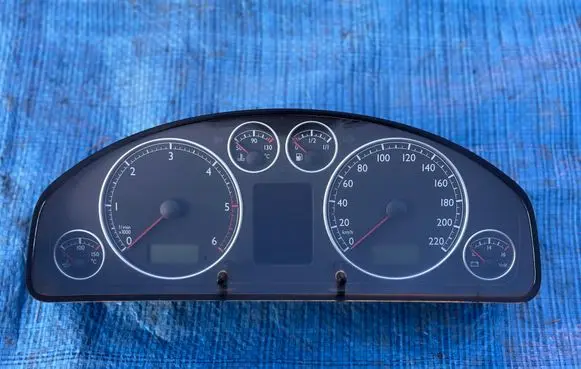 Speedometer (instrument cluster)