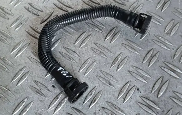 Audi A3 S3 8P Breather hose/pipe 06F103221E