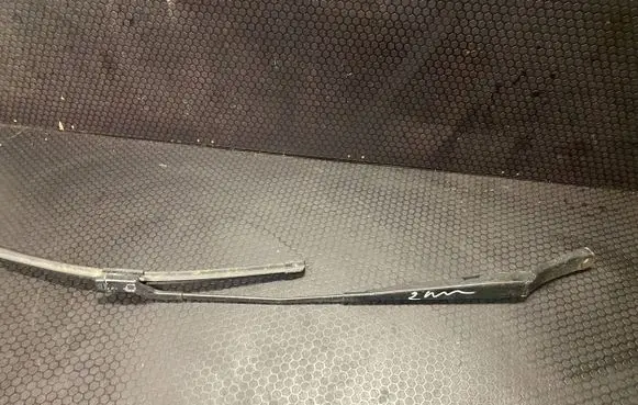 Front wiper blade arm