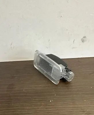 Toyota Avensis T270 Other interior light 8133002060 320A000643