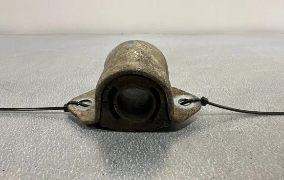 Subaru Forester SJ Sway bar bush bracket, front 
