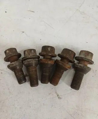Volvo XC90 Nuts/bolts 