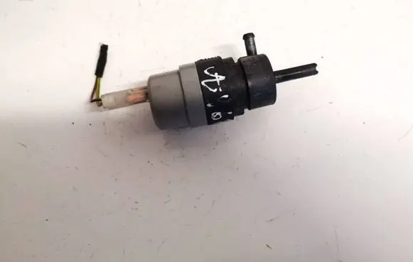 Audi A6 S6 C4 4A Windscreen/windshield washer pump 431955651