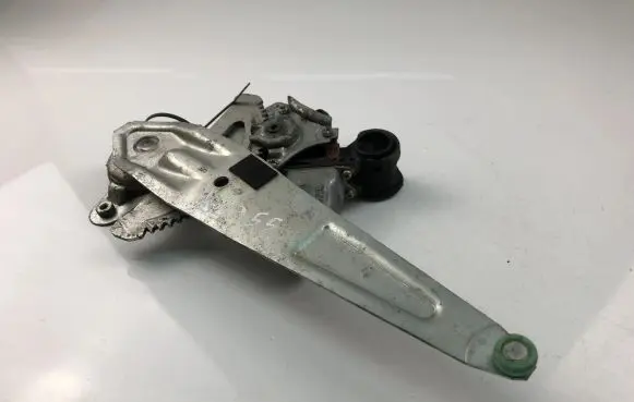 Toyota RAV 4 (XA20) Front door window regulator motor 8572032150