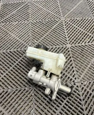 Master brake cylinder