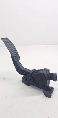 Accelerator throttle pedal