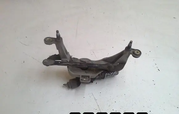 Volkswagen Fox Front wiper linkage and motor 5Z2955023
