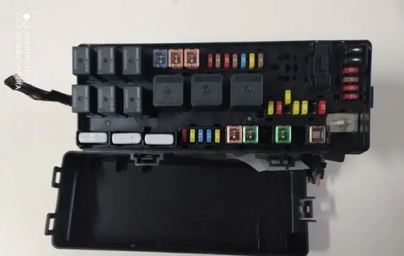 Chrysler 300 - 300C Fuse module P04607525AF 04759996AC