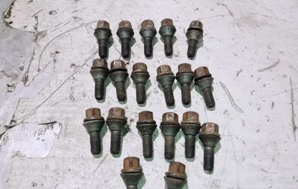 Saab 9-3 Ver2 Nuts/bolts 