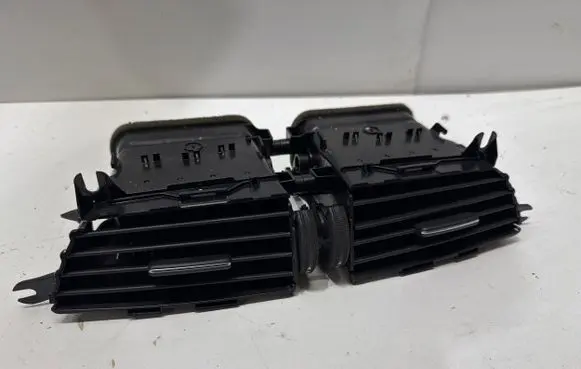 Mercedes-Benz C W204 Dash center air vent grill A2048306054
