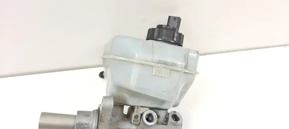 Volkswagen PASSAT B6 Master brake cylinder 5N0945459A 3C1611301