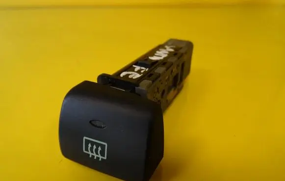 Hyundai Santa Fe Windscreen/window heater switch 9371026500