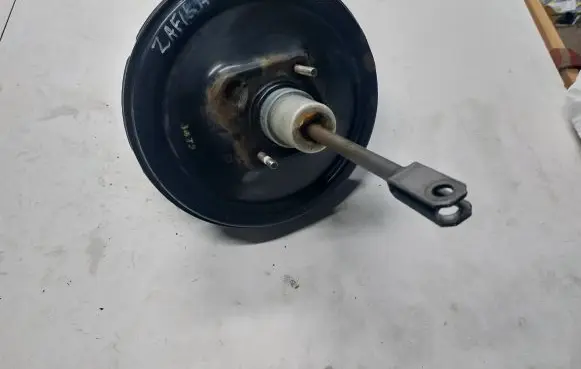 Opel Zafira A Brake booster 90498034