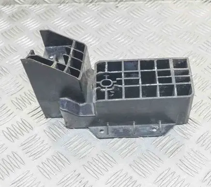 Front bumper mounting bracket