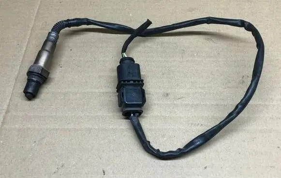 Skoda Octavia Mk2 (1Z) Lambda probe sensor 03L906262B 0281004085 212141