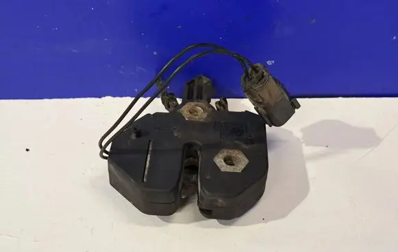 Volvo S80 Engine bonnet/hood lock/catch 9483765