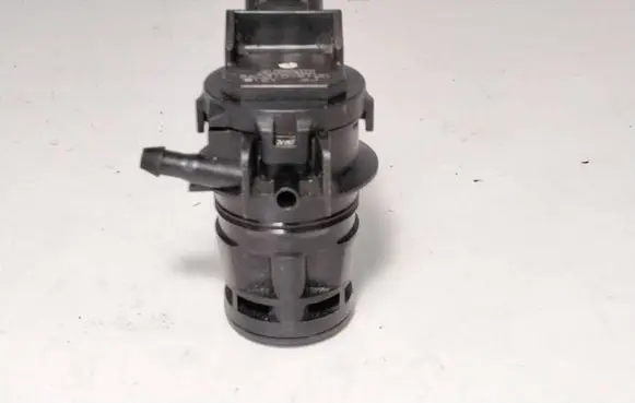 Mazda CX-7 Windscreen/windshield washer pump 8603109120