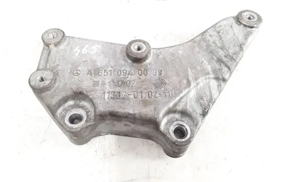 Mercedes-Benz C W204 Engine mounting bracket A6510940039 11387010211