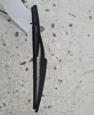 Nissan Juke I F15 Rear wiper blade arm