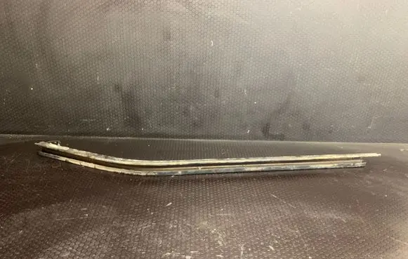 Opel Vivaro Sliding door bottom rail 