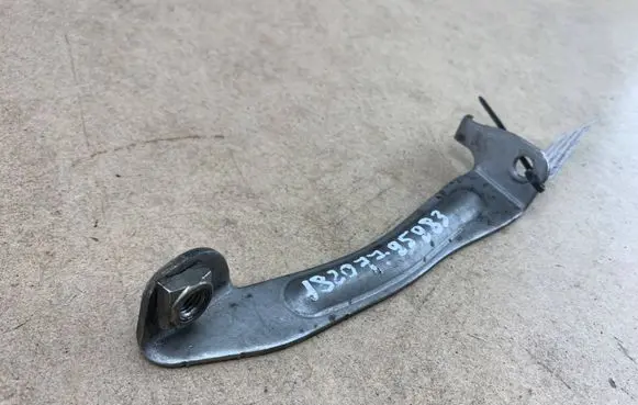 BMW 3 E90 E91 Muffler mount bracket/holder 7795983 18207795983