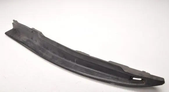 Maserati Ghibli Fender foam support/seal PRAWY