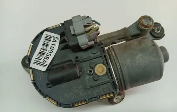 Peugeot 407 Wiper motor 0390241721