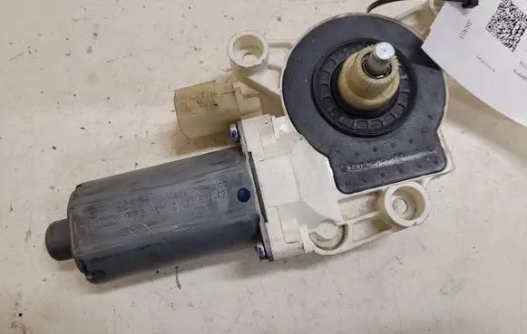Chrysler Voyager Rear door window regulator motor 3015587D 0130821471
