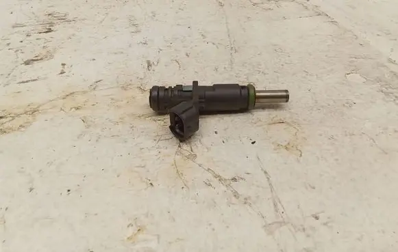 Volkswagen Golf V Fuel injector 07K906031C 6233F09217 SM9