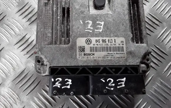 Skoda Fabia Mk2 (5J) Engine control unit/module 045906013Q 0281015049 1039S27301